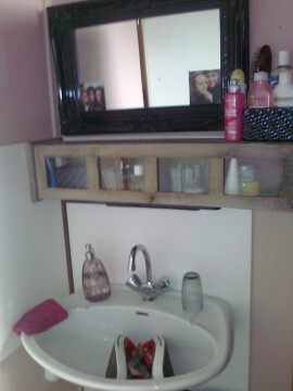 wastafel van de kamer